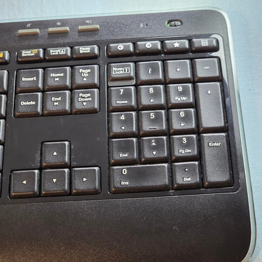 Logitech K520 Wireless Keyboard Black Silver Full Size Media Keys Y-R0012